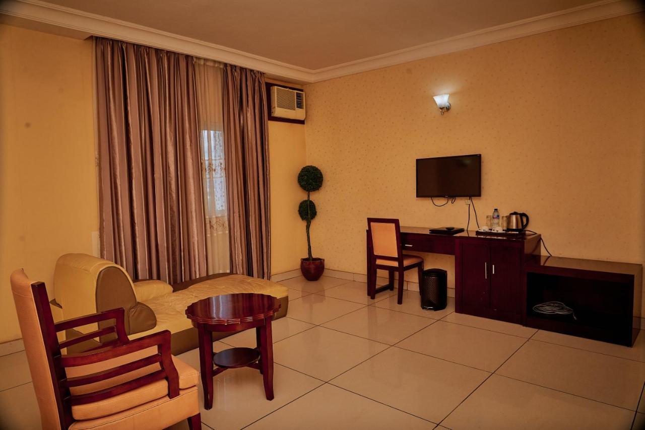 Barcelona Hotels, Abuja Mobushipe Exterior photo