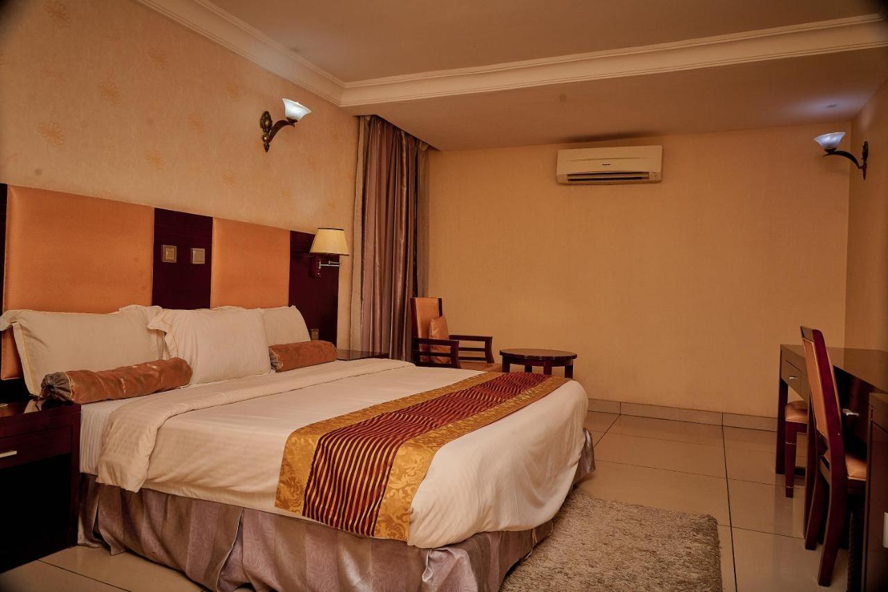 Barcelona Hotels, Abuja Mobushipe Exterior photo