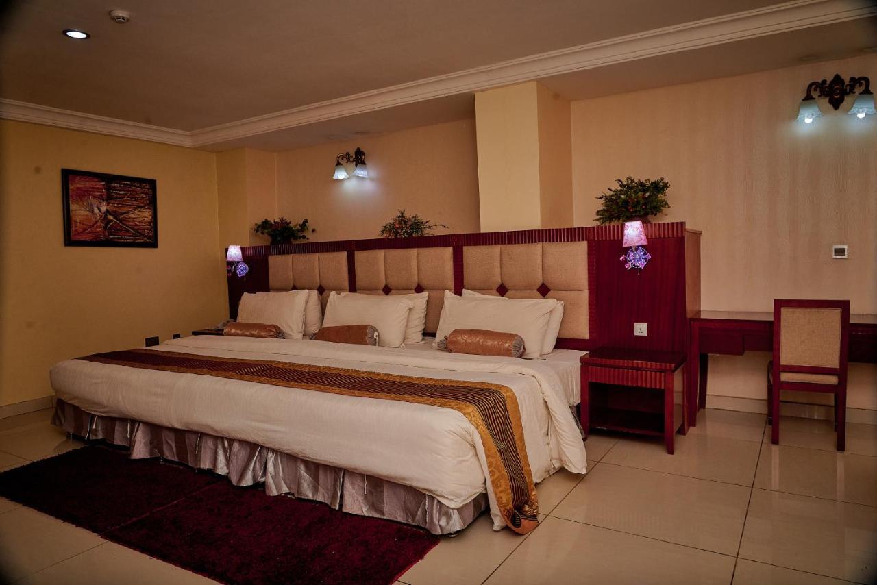 Barcelona Hotels, Abuja Mobushipe Exterior photo