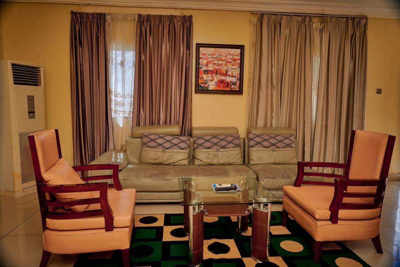 Barcelona Hotels, Abuja Mobushipe Exterior photo
