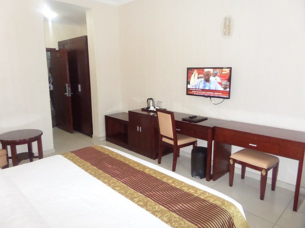 Barcelona Hotels, Abuja Mobushipe Exterior photo