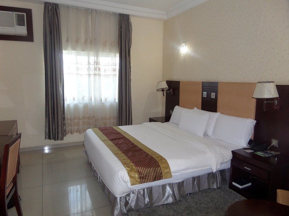 Barcelona Hotels, Abuja Mobushipe Exterior photo