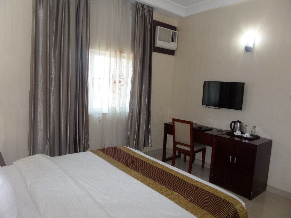 Barcelona Hotels, Abuja Mobushipe Exterior photo