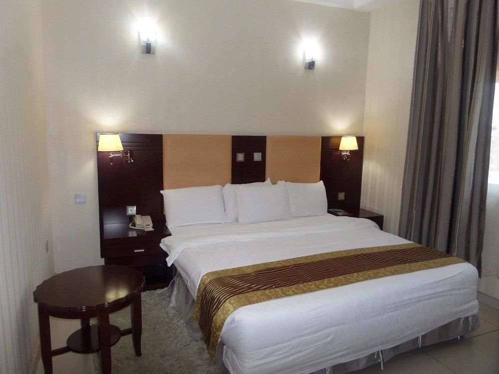 Barcelona Hotels, Abuja Mobushipe Exterior photo